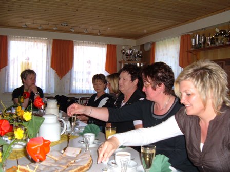 Kaffeetafel im Schützenhaus